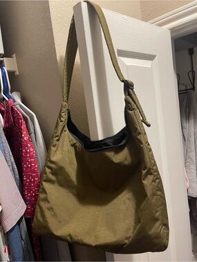 BAGGU Large Nylon Shoulder Bag in Seaweed/Green | Almost New